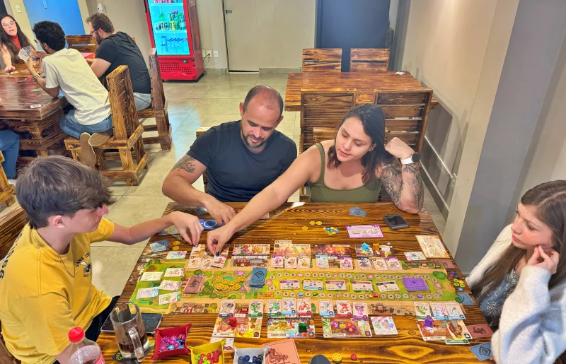 passeios em Goiânia com adolescentes - Taverna com Dado locação de jogos de tabuleiro