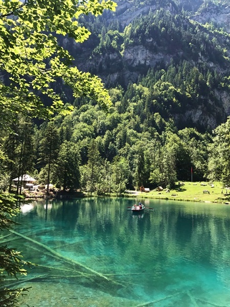 Lago Blausee na Suíça: lugares para conhecer na Suíça