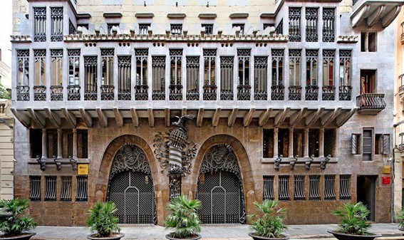 Palácio Güell, Palácios em Barcelona, Palácio em Barcelona