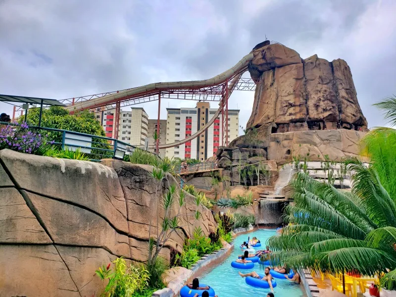 Rio Lento uma das atrações do parque DiRoma em Caldas Novas