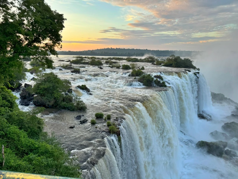 Nascer do Sol nas Cataratas do Iguaçu