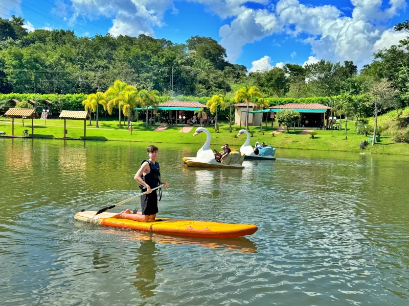 Arca Splash com pedalinho e stand up no lago
