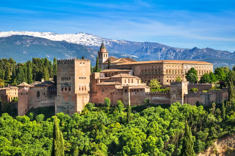 Alhambra em Granada, um dos lugares mais impressionantes para conhecer na Espanha