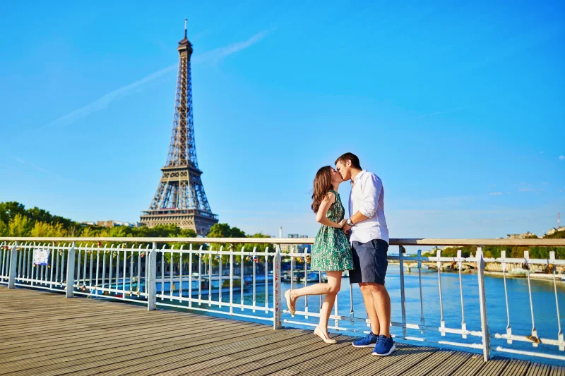 Melhores lugares para visitar na Europa no verão - Paris e a Torre Eifel