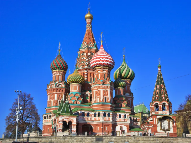 Catedral de São Basílio em Moscou, uma das igrejas mais famosas do mundo e símbolo marcante do turismo religioso na Rússi